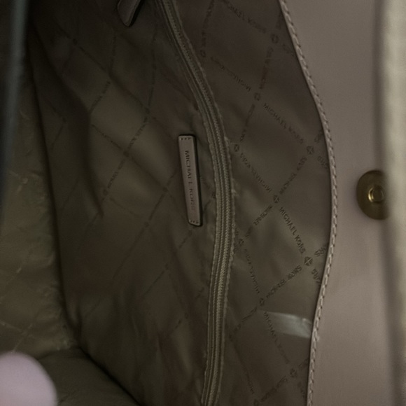 Michael Kors KENLY LARGE LOGO TOTE BAG - Picture 8 of 8